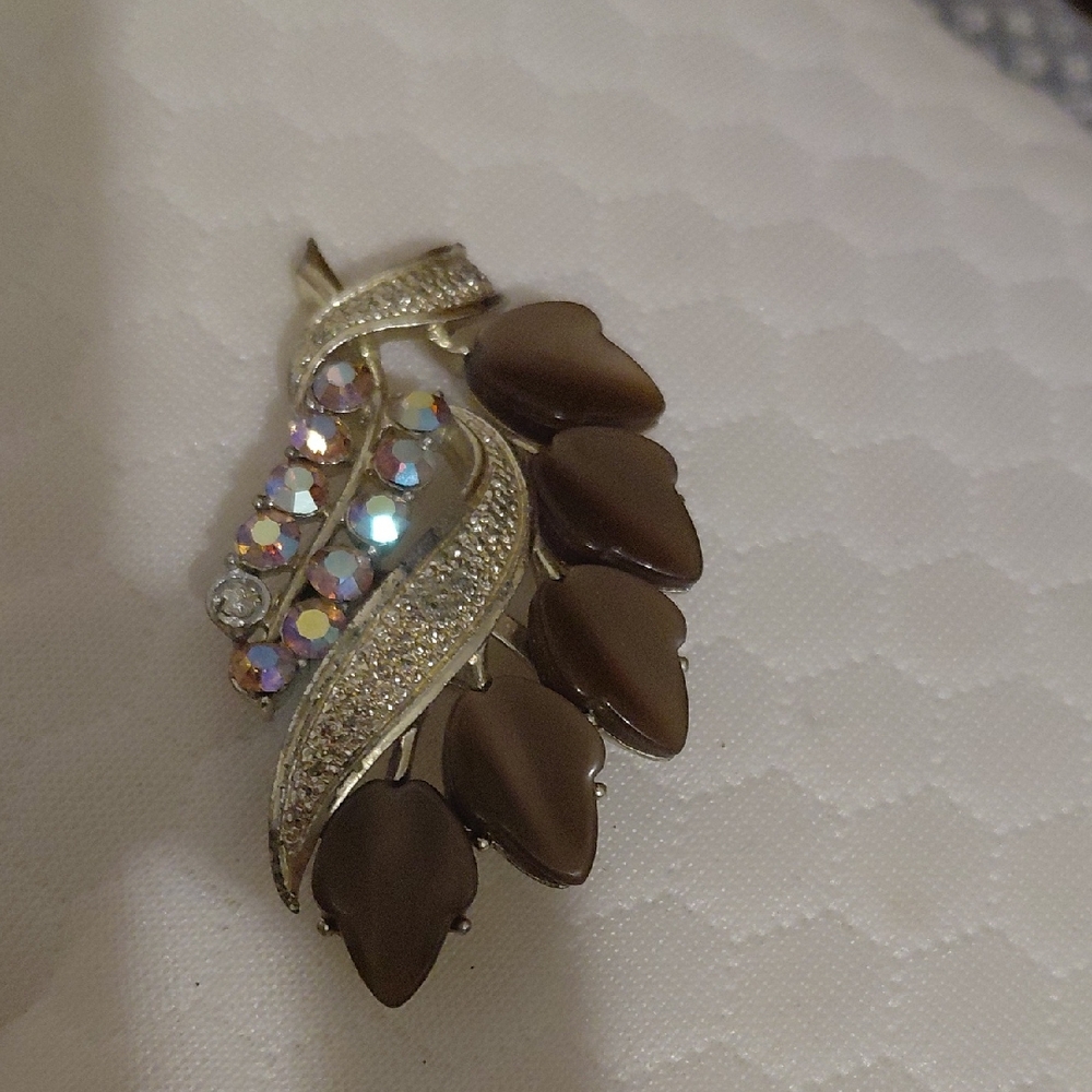 Elegant Brown and Gold Leaf Brooch